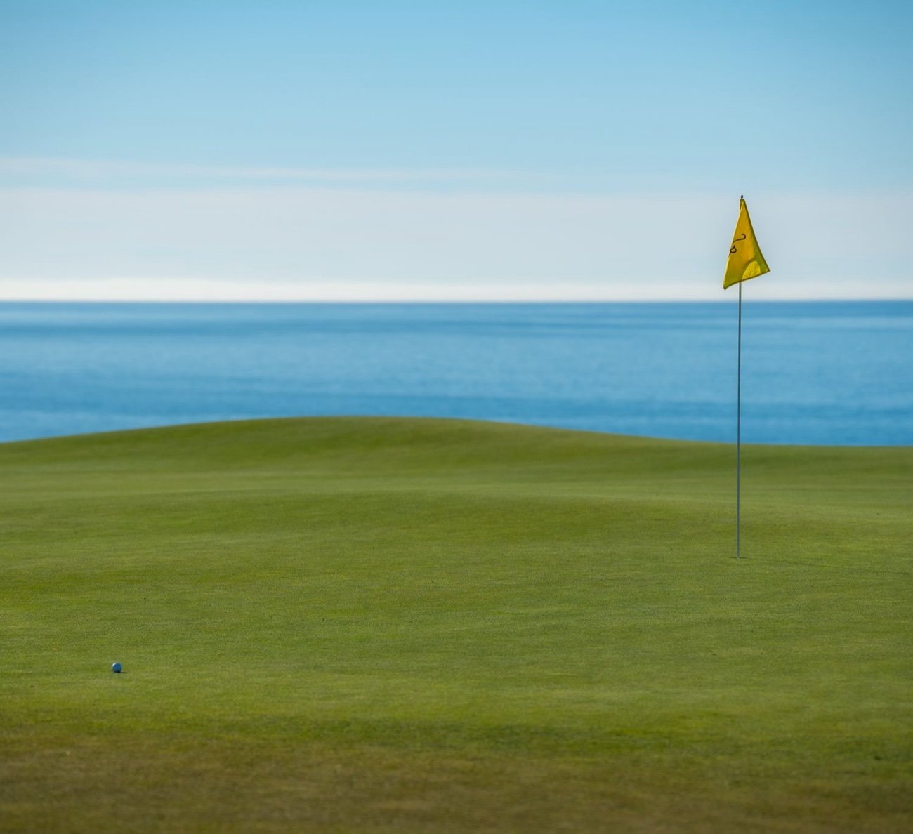 Fairways between mountain and sea